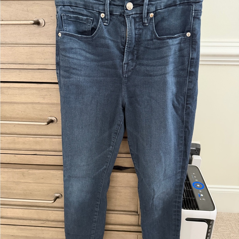 Good American Slim Skinny Jeans in Dark Indigo